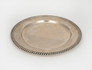 An antique English sterling silver dinner plate with gadrooned edge, by Charles Stuart Harris of&nbsp;London, circa 1871, 25.5cm diameter, 602 grams