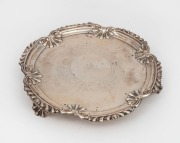An antique English sterling silver salver&nbsp;with engraved rampant lion crest, made in London, circa 1896, 19.5cm wide, 262 grams