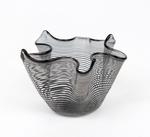 A vintage Murano glass spirale&nbsp;handkerchief vase, mid 20th century, 7.5cm high, 11cm wide