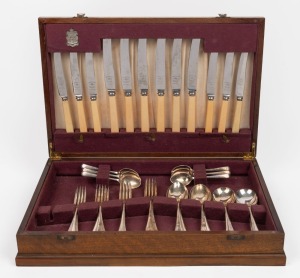 Viner & Hall silver plated cutlery in walnut canteen, early 20th century, (qty), 46cm wide
