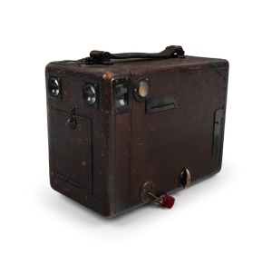 CHAPMAN: 'British'&nbsp;3&frac14; x 4&frac14;" plate detective-type magazine camera, c. 1900s, with Dallmeyer No.2 Stigmatic Series II brass lens [#58561], roller-blind shutter, and lens cap. Comes loaded with several double-dark slides.