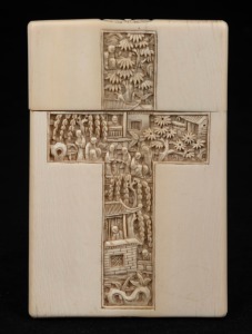 An antique Chinese&nbsp;ivory calling card case with crucifix decoration, 19th century, 11.5cm high