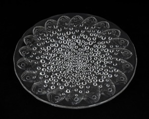LALIQUE French glass platter with fish motif, engraved "Lalique, France", 36cm wide