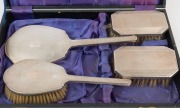 Four pieces of&nbsp;sterling silver vanity ware in plush box, early 20th century, ​​​​​​​the box 36.5cm wide - 2