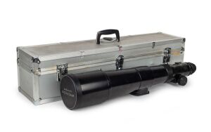 ASAHI KOGAKU: Pentax SMC Takumar 1000mm f8 lens [#8026228], c. 1970, with metal lens cap and 85 x 20 x 20cm&nbsp;flight case with keys present.