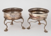 A pair of antique English Sheffield plate wine bottle coasters on shell footed stands, 19th century, ​​​​​​​14cm high