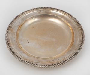 An antique Scottish sterling silver serving bowl, by William Cunningham of Edinburgh, circa 1801, 26cm wide, 544 grams