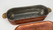 A vintage copper and brass fish kettle with liner, 20th century, ​​​​​​​55cm wide - 3