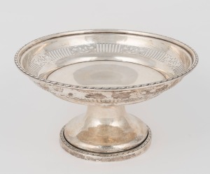 An antique English sterling silver compote&nbsp;with fretted collar and husk bead decoration made by Francis Higgins, London 1927.12cm high, 21cm diameter, 372 grams