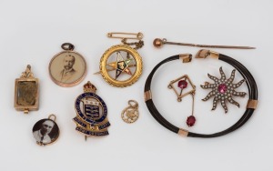 Gold and gold plated jewellery, bangle, pin, Royal pendant, military badge, etc, (10 items), ​​​​​​​10+ grams of 9ct gold