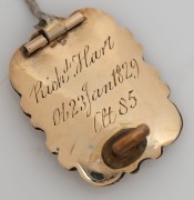 An antique English 15ct gold and enamel mourning brooch, early 19th century, inscribed "Rich.d. Hart, ob. 23 Jan. 1827, age 85", 2.3cm wide, 4.5 grams - 2