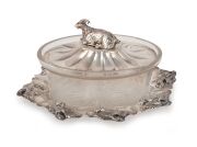 A Georgian sterling silver butter pot with Billy goat finial and original glass liner, made in Birmingham, circa 1834, 9cm high, 20cm wide, 342 grams silver weight