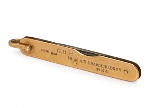 A vintage 9ct rose gold pen knife, engraved "C.H.H. FROM HIS GRANDCHILDREN, 1934", stamped "S.M.& Co. 9, 375", ​​​​​​​7.2cm long when closed, 14.3 grams total including steel blades.