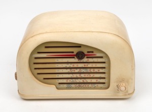 PETER PAN "Snail" cream bakelite mantle radio, circa 1948, ​​​​​​​18cm high
