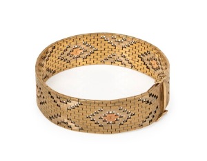 A vintage three coloured 9ct gold woven bracelet, 20th century, stamped "375, 9K", 19cm long, ​​​​​​​37.7 grams.
