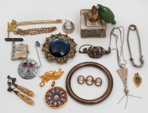 Collection of assorted jewellery including antique carved bone and silver earrings, antique and vintages brooches, perfume atomizer, bangle, gold plated necklaces, rose gold chain (7.2 grams), (damaged), pendants, etc. (17 items).
