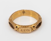 An antique 15ct yellow gold mourning ring adorned with woven hair panels and monogram "A.T.S.W.", early to mid 19th century, 2 grams