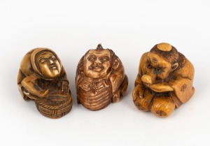 Three Japanese carved ivory netsukes&nbsp;of sitting figures, 19th/20th century, the largest 3.5cm high