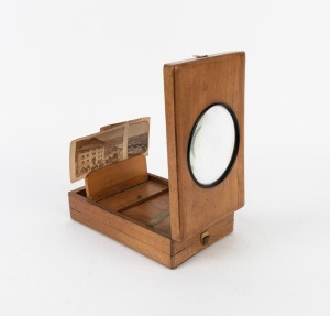 21.5 x 13.5 x 6cm folding graphoscope, with magnifier lens and photograph holder.