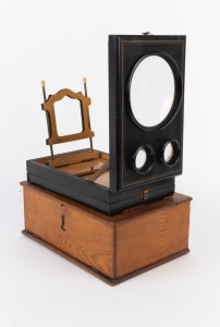 27 x 18 x 8cm folding graphoscope with magnifier lens and photograph holder. Offered in maker's wooden box.