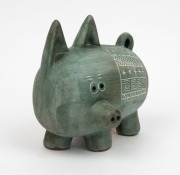 GUS McLAREN rare pottery pig money box with green glaze and sgraffito decoration, incised "McLaren", 17cm high, 19cm wide - 2