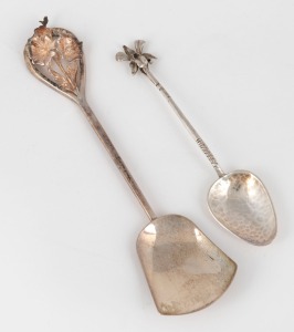 35 · HARRIS & SON Australian silver jam spoon with wildflower motif in box, together with an Australian silver teaspoon with native orchid finial, (2 items), 14.5cm and 10.5cm long, 34 grams total