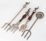 Four Australiana silver plated bread forks with emus, kangaroo, boomerang and Australian map, two with fiddleback blackwood handles, by Stoke & Sons and Stewart Dawson, 19th/20th century, ​​​​​​​the largest 26cm long