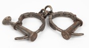 Antique articulated handcuffs with key, 19th century, ​​​​​​​30cm wide. - 2