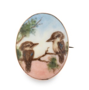 MAY CREETH&nbsp;hand-painted oval porcelain kookaburra brooch in 9ct rose gold mounts, early 20th century, gold mount stamped "LEVINSON, 9ct", porcelain panel signed verso "Kookaburra, W. Australia, M. Creeth", ​​​​​​​5cm high