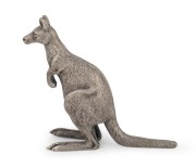 WILLIAM DRUMMOND & Co. of Melbourne impressive solid cast sterling silver kangaroo statue, 19th/20th century, stamped "W.D. & Co. STG. SILVER", ​​​​​​​13cm high, 592 grams - 2