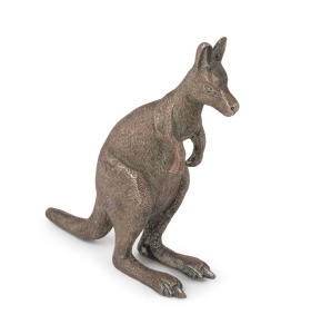 WILLIAM DRUMMOND & Co. of Melbourne solid cast silver kangaroo statue, 19th/20th century, stamped "DRUMMOND MELBOURNE, PURE AUSTRALIAN SILVER", 9.5cm high, 243 grams.