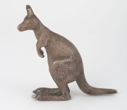 WILLIAM DRUMMOND & Co. of Melbourne solid cast silver kangaroo statue, 19th/20th century, stamped "DRUMMOND&nbsp;MELBOURNE, PURE AUSTRALIAN SILVER", ​​​​​​​9.5cm high, 243 grams. - 2