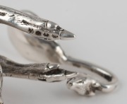 An antique English sterling silver kangaroo&nbsp;salt cellar with joey spoon, most likely by Cornelius Saunders & Francis Shepherd of London, late 19th century, ​​​​​​​7.5cm high, 89 grams. - 3