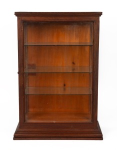 An antique Australian cedar counter top display cabinet, 19th century, 65cm high, 46cm wide, 23cm deep