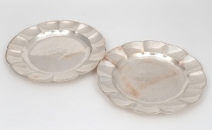 101 · LAWN TENNIS SINGLES CHAMPIONSHIP OF GEELONG group of two Australian silver trophy dishes with scalloped edges (1906, and 1909), by THOMAS GAUNT of Melbourne, stamped "GAUNT, STERLING", ​​​​​​​21cm wide, 448 grams total.