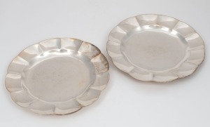 102 · LAWN TENNIS SINGLES CHAMPIONSHIP OF SOUTH AUSTRALIA group of two Australian silver trophy dishes with scalloped edges (1900, and 1903), by THOMAS GAUNT of Melbourne, stamped "GAUNT, STERLING", ​​​​​​​21cm wide, 557 grams total.