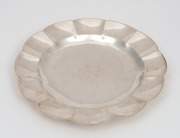 LAWN TENNIS SINGLES CHAMPIONSHIP OF NEW SOUTH WALES Australian silver trophy dish with scalloped edge (1901), by THOMAS GAUNT of Melbourne, stamped "GAUNT, STERLING", 21cm wide, 204 grams.