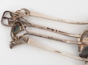 Four Australian silver spoons with kangaroo and wildflower decoration, 20th century, ​​​​​​​the largest 14cm long, 65 grams total. - 2