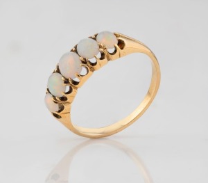 An antique yellow gold ring, set with five graduated solid opals, 19th/20th century, ​​​​​​​3 grams