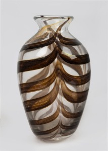 JULIO SANTOS Australian art glass vase, signed "J. Santos, 1979", 23cm high