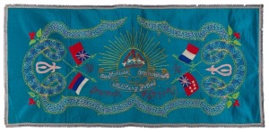 WWI silk embroidered souvenir "AUSTRALIAN COMMONWEALTH MILITARY FORCES, 1916. SOUVENIR OF EGYPT", 53 X 110cm