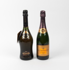 LA GRANDE DAME French Champagne, 1979 vintage, in original card box; together with a bottle of VEUVE CLICQUOT&nbsp;PONSARDIN, 1995 vintage. (2 bottles total)