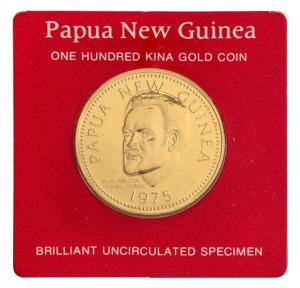 Papua New Guinea: 1975 100 Kina Michael Somare, gold; uncirculated in card of issue with accompanying letter.