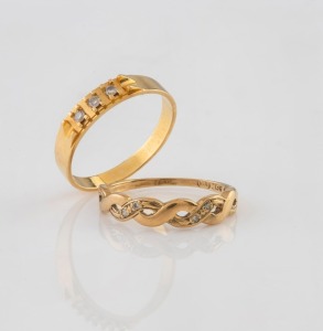 An 18ct gold ring with three diamonds (2.6 grams), together with a 9ct gold and diamond rope twist ring (1.6 grams), (2 items), 4.3 grams total