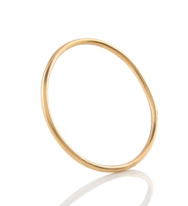 A 9ct gold bangle early 20th century, 6.8cm wide, 7.7 grams.