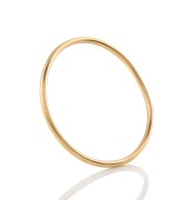 A 9ct gold bangle early 20th century, 6.8cm wide, 7.7 grams.