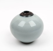 LES BLAKEBOROUGH Sturt Pottery vase, stamped with "L. B." with factory mark, 9cm high