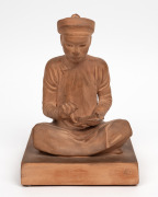 GEORGES-DENYS DUTHEIL (French, 1888-1962), Vietnamese scholar seated studying, in traditional costume, circa 1930, signed on the plinth, terracotta, 22cm high - 3