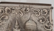 NATHANIEL MILLS "St. Pauls Cathedral" (castle top) antique English sterling silver calling card case with impressive repousse decoration, made in Birmingham, circa 1844, ​​​​​​​10cm high, 70 grams. - 3