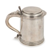 An antique English sterling silver lidded pint&nbsp;tankard in the Georgian style, made in London, circa 1901, 18cm high, 1,020 grams